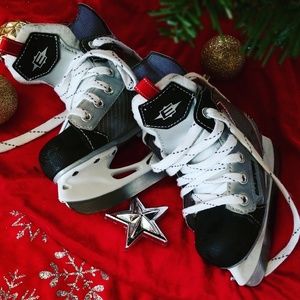 7Y Ice Skates